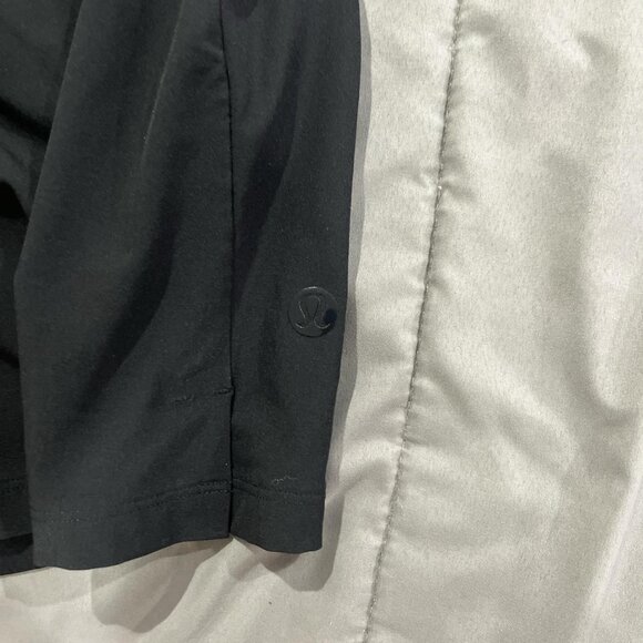 Lululemon Men's Black and Grey Shorts - Picture 3 of 4